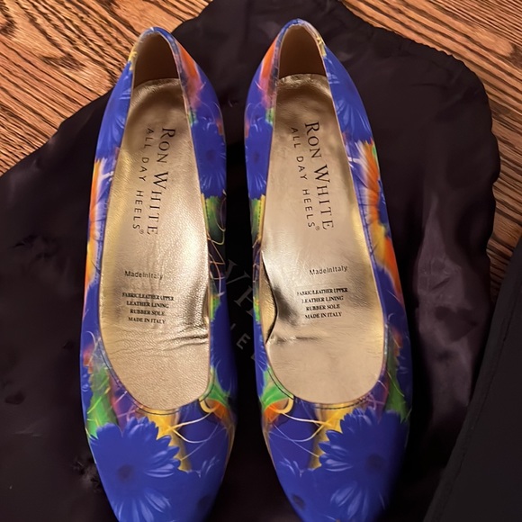 Ron White All Day Heels. Low wedge blue floral shoe. Size 36 - Picture 3 of 4